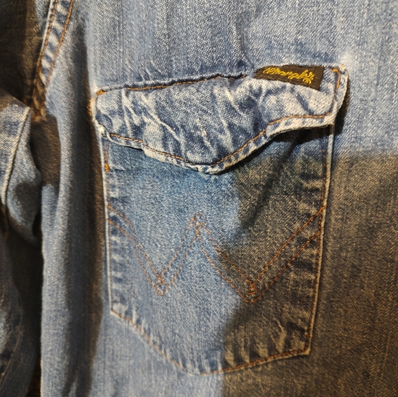 Vintage Wrangler Denim Button Down Shirt - Picture 7 of 7